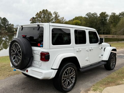 Used 2023 Jeep Wrangler Unlimited Sahara image 11