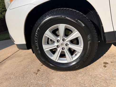 Used 2011 Toyota Highlander SE image 14