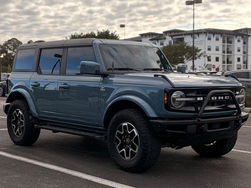 Used 2022 Ford Bronco Outer Banks image 2