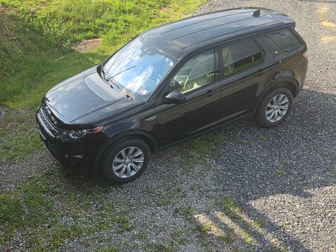 Used 2017 Land Rover Discovery Sport SE AWD/4WD image 8