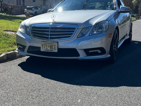 Used 2011 Mercedes-Benz E 350 4MATIC Sedan image 1