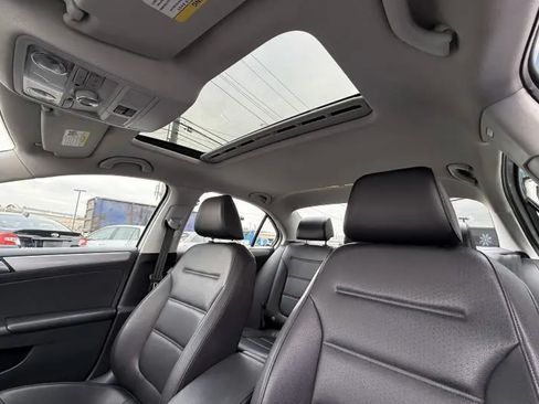 Used 2016 Volkswagen Jetta SEL w/ Lighting Package image 4