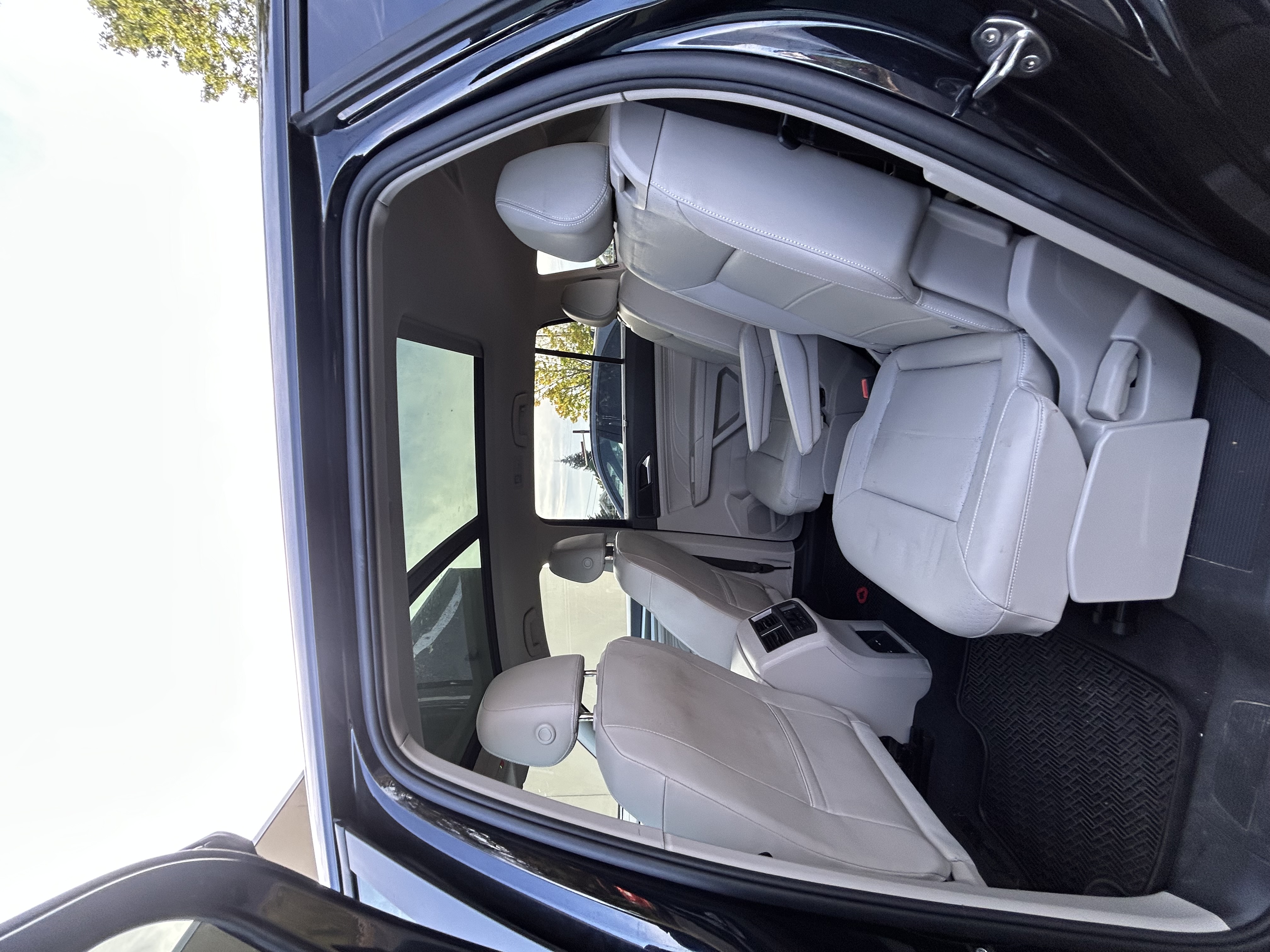Used 2023 Volkswagen Atlas SEL R-Line AWD/4WD image 6