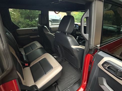 Used 2023 Ford Bronco Wildtrak image 19