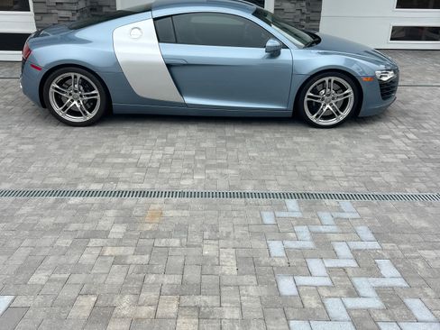 Used 2010 Audi R8 V8 image 6