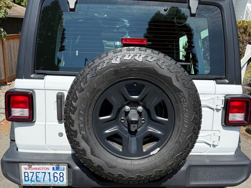 Used 2018 Jeep Wrangler Unlimited Sport AWD/4WD image 6