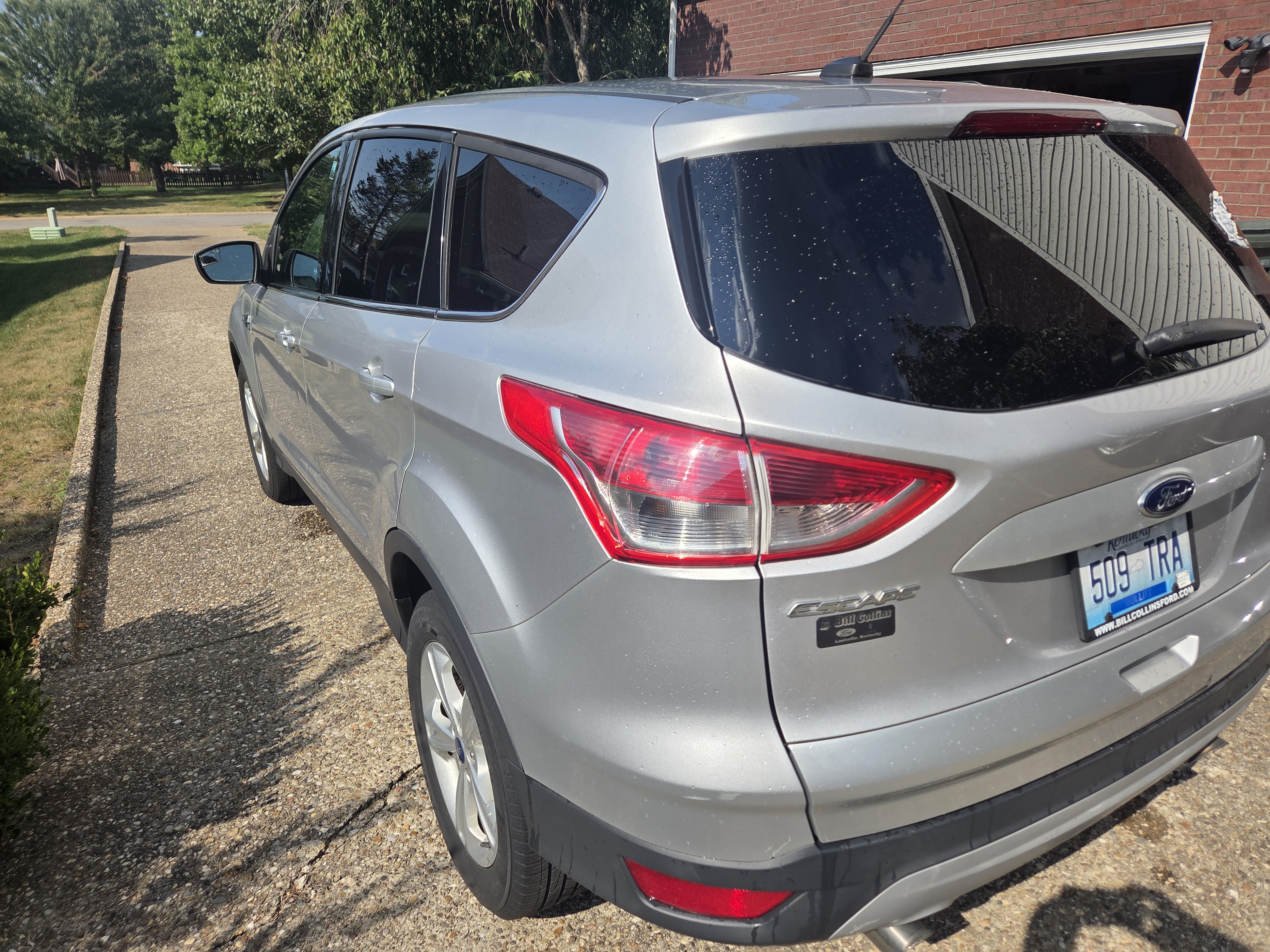 Used 2015 Ford Escape SE FWD image 1