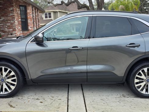 Used 2020 Ford Escape Titanium w/ Titanium Premium Package 2.0 image 2