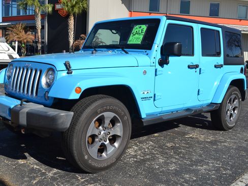 Used 2017 Jeep Wrangler Unlimited Sahara w/ Connectivity Group image 2