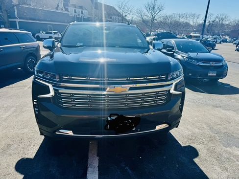 Used 2023 Chevrolet Suburban Premier image 2