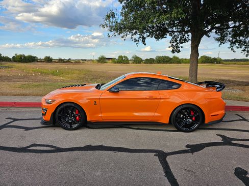 Used 2021 Ford Mustang Shelby GT500 w/ Carbon Fiber Handling Package image 5