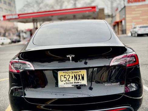 Used 2022 Tesla Model Y Performance image 5