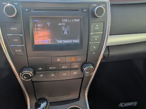 Used 2015 Toyota Camry SE image 17