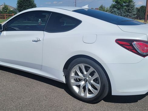 Used 2015 Hyundai Genesis 3.8 image 9