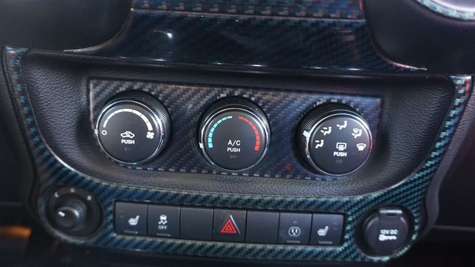 Used 2015 Jeep Wrangler Unlimited Rubicon w/ Connectivity Group AWD/4WD image 30