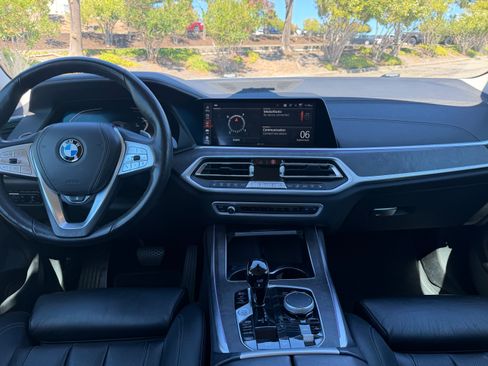 Used 2022 BMW X7 xDrive40i w/ Premium Package AWD/4WD image 16