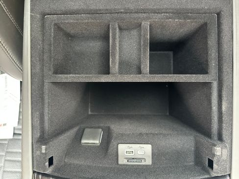 Used 2023 Cadillac Escalade V w/ LPO, ONYX Package image 24