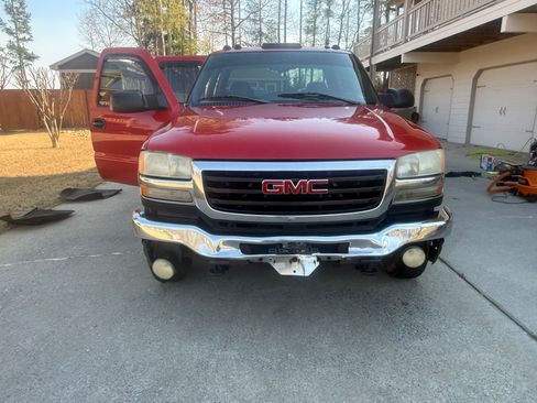 Used 2005 GMC Sierra 3500 SLT w/ Heavy-Duty Power Package AWD/4WD image 6