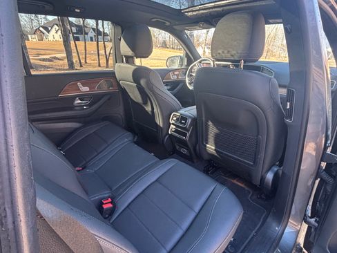 Used 2025 Mercedes-Benz GLS 450 4MATIC image 10