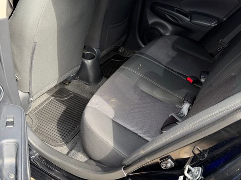 Used 2019 Nissan Versa SV image 9