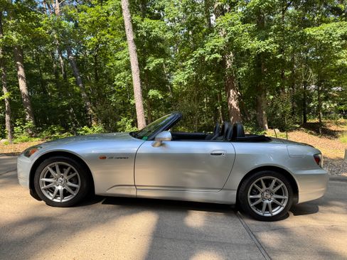 Used 2005 Honda S2000 image 4