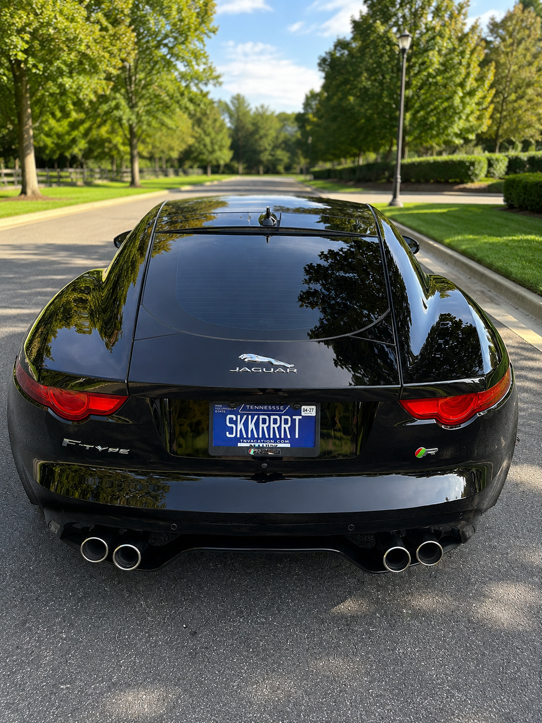 Used 2015 Jaguar F-TYPE R RWD image 2