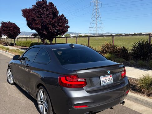 Used 2017 BMW 230i Coupe w/ Premium Package image 5