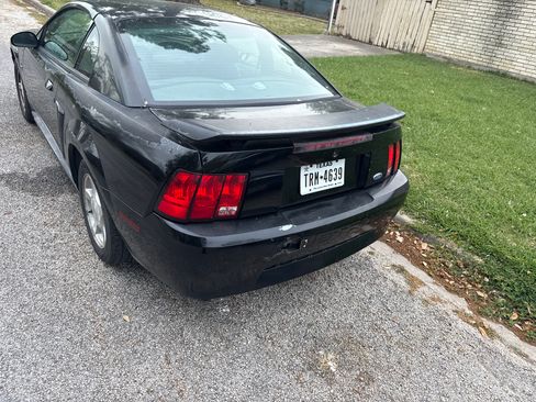 Used 2001 Ford Mustang Coupe image 2