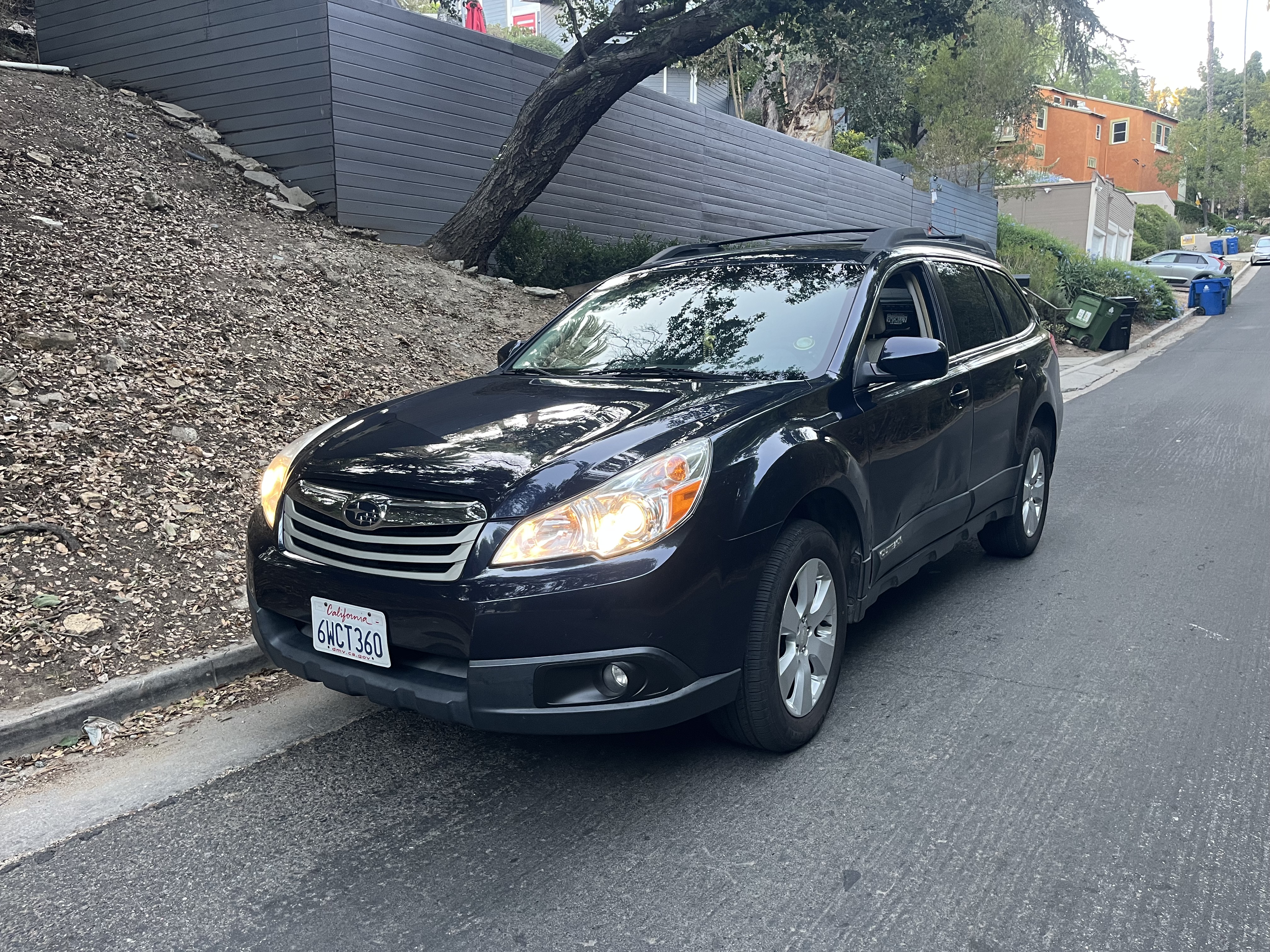 Used 2012 Subaru Outback 2.5i Premium AWD/4WD image 2