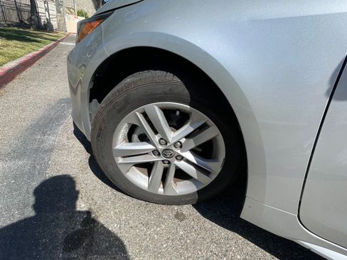 Used 2019 Toyota Corolla SE w/ Carpet Mat Package FWD image 18