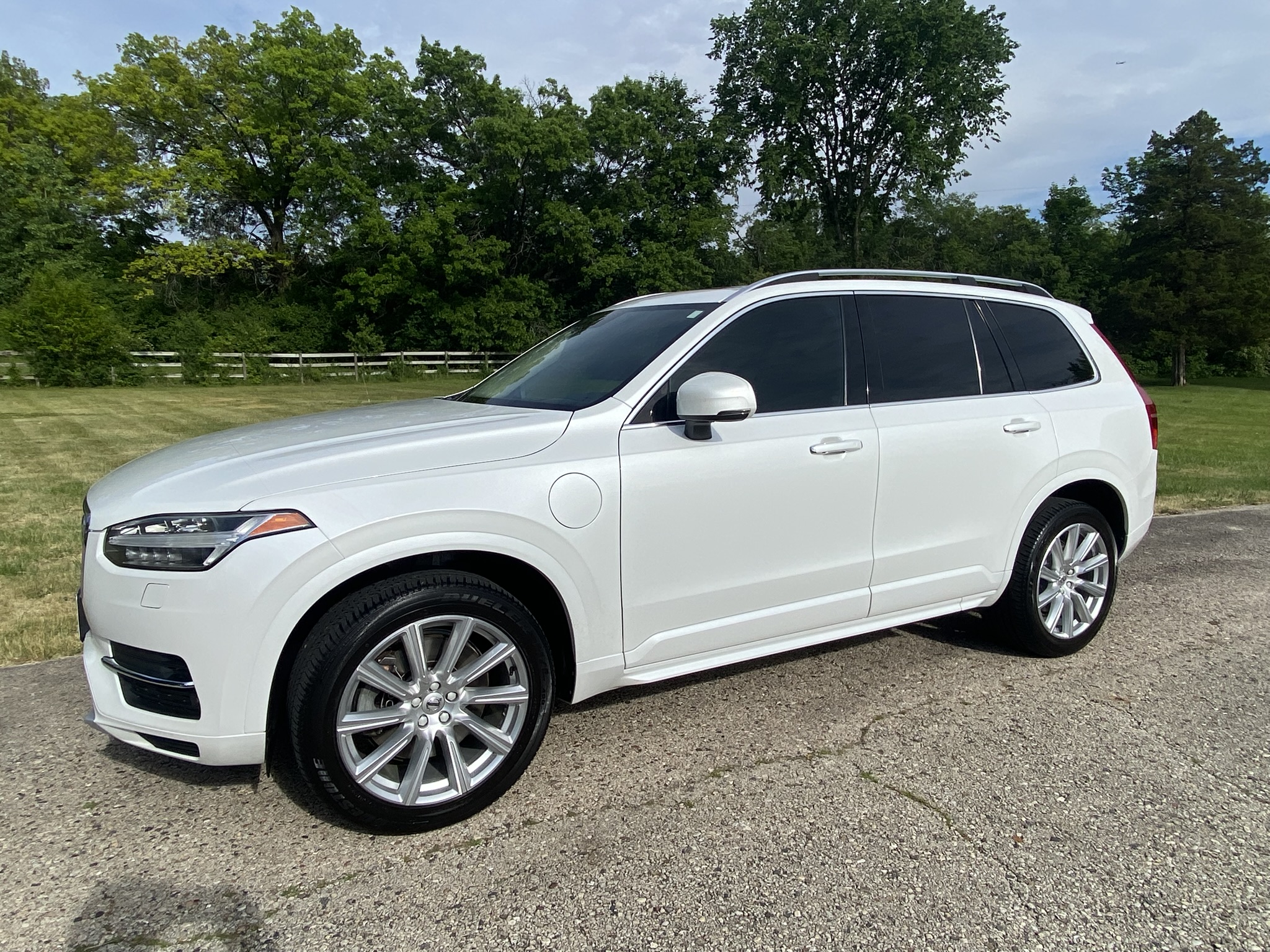 Used 2016 Volvo XC90 T8 Momentum w/ Vision Package AWD/4WD image 1