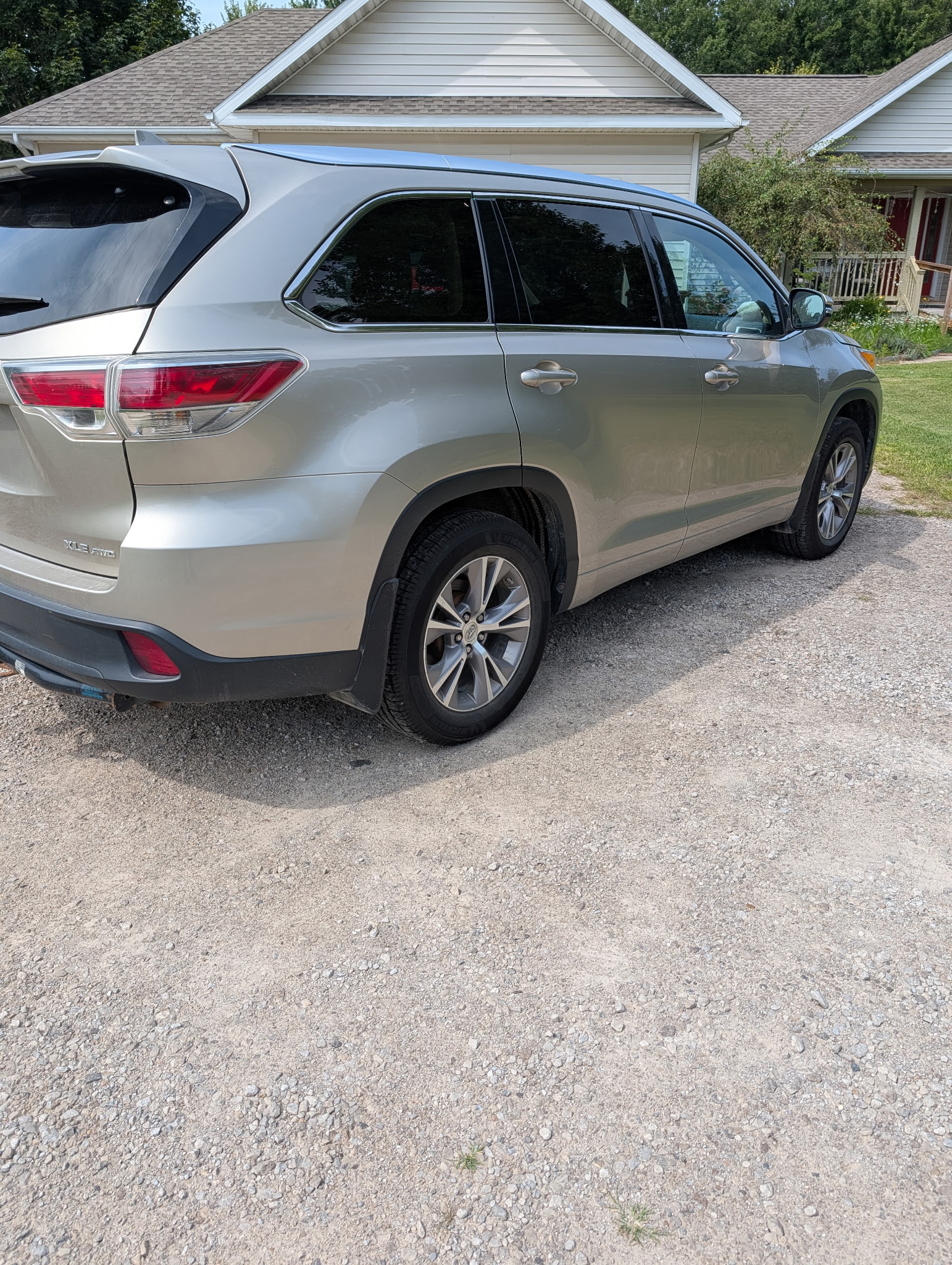 Used 2014 Toyota Highlander XLE AWD/4WD image 5