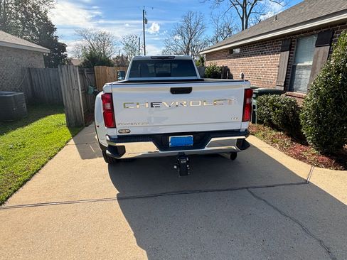 Used 2021 Chevrolet Silverado 3500 LTZ w/ LTZ Convenience Package image 8