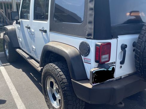 Used 2016 Jeep Wrangler Unlimited Sport w/ Quick Order Package 24S AWD/4WD image 2