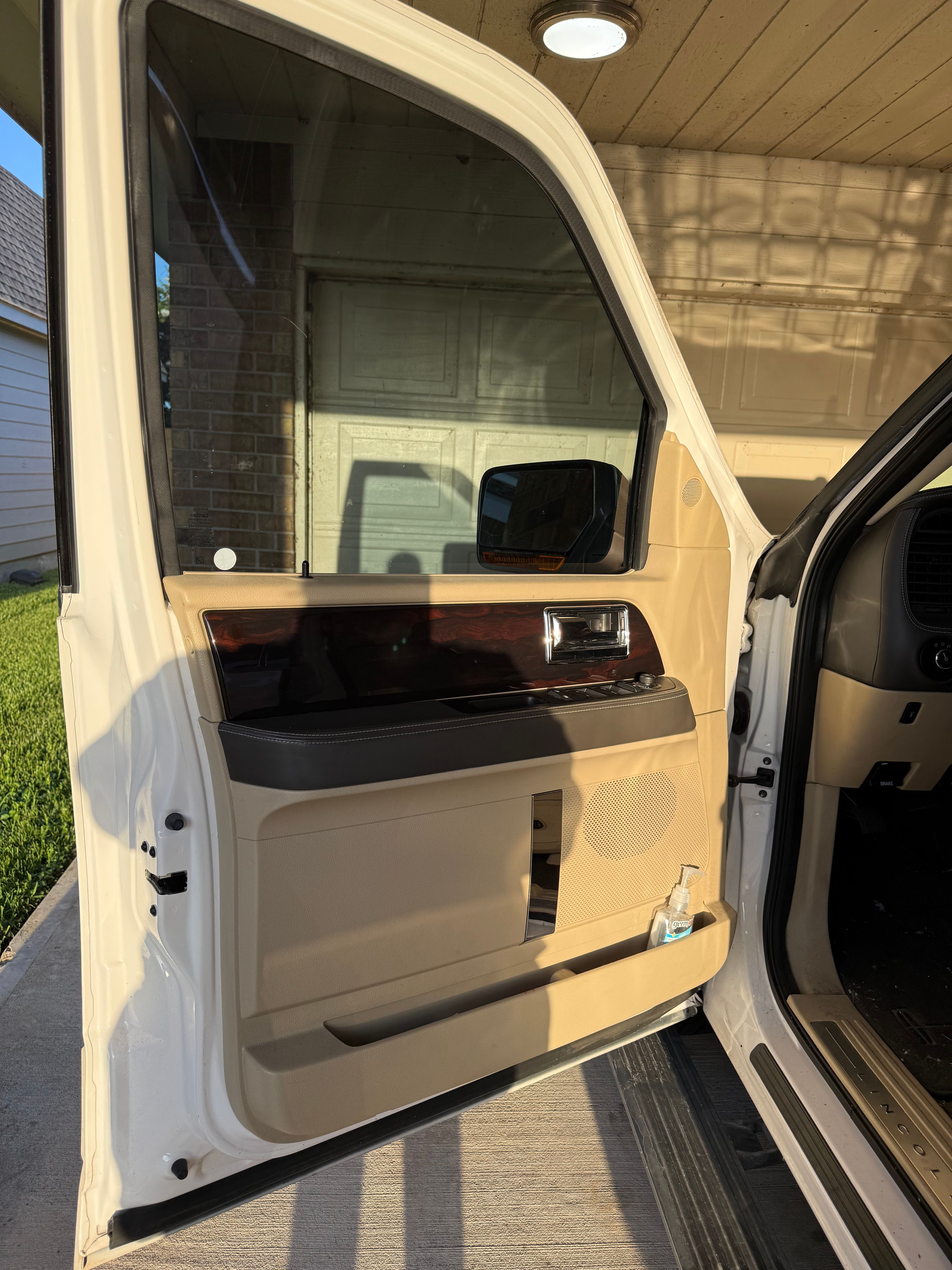 Used 2017 Lincoln Navigator L Reserve RWD image 5