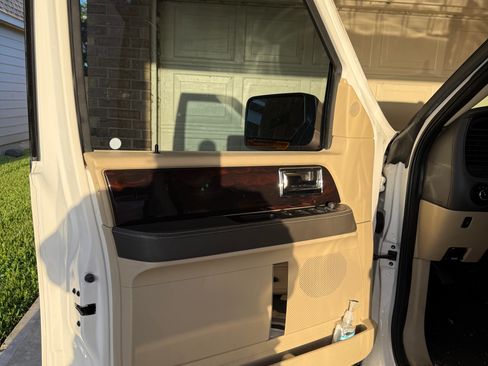 Used 2017 Lincoln Navigator L Reserve image 5