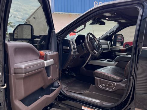 Used 2017 Ford F250 King Ranch w/ King Ranch Ultimate Package AWD/4WD image 14
