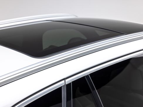 Used 2022 BMW X5 xDrive45e w/ Executive Package image 12