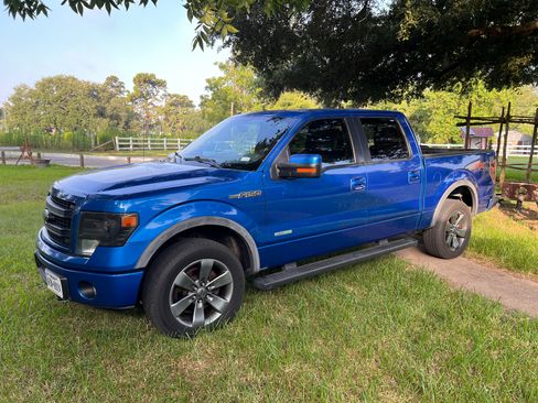 Used 2014 Ford F150 FX4 w/ Equipment Group 402A Luxury AWD/4WD image 2
