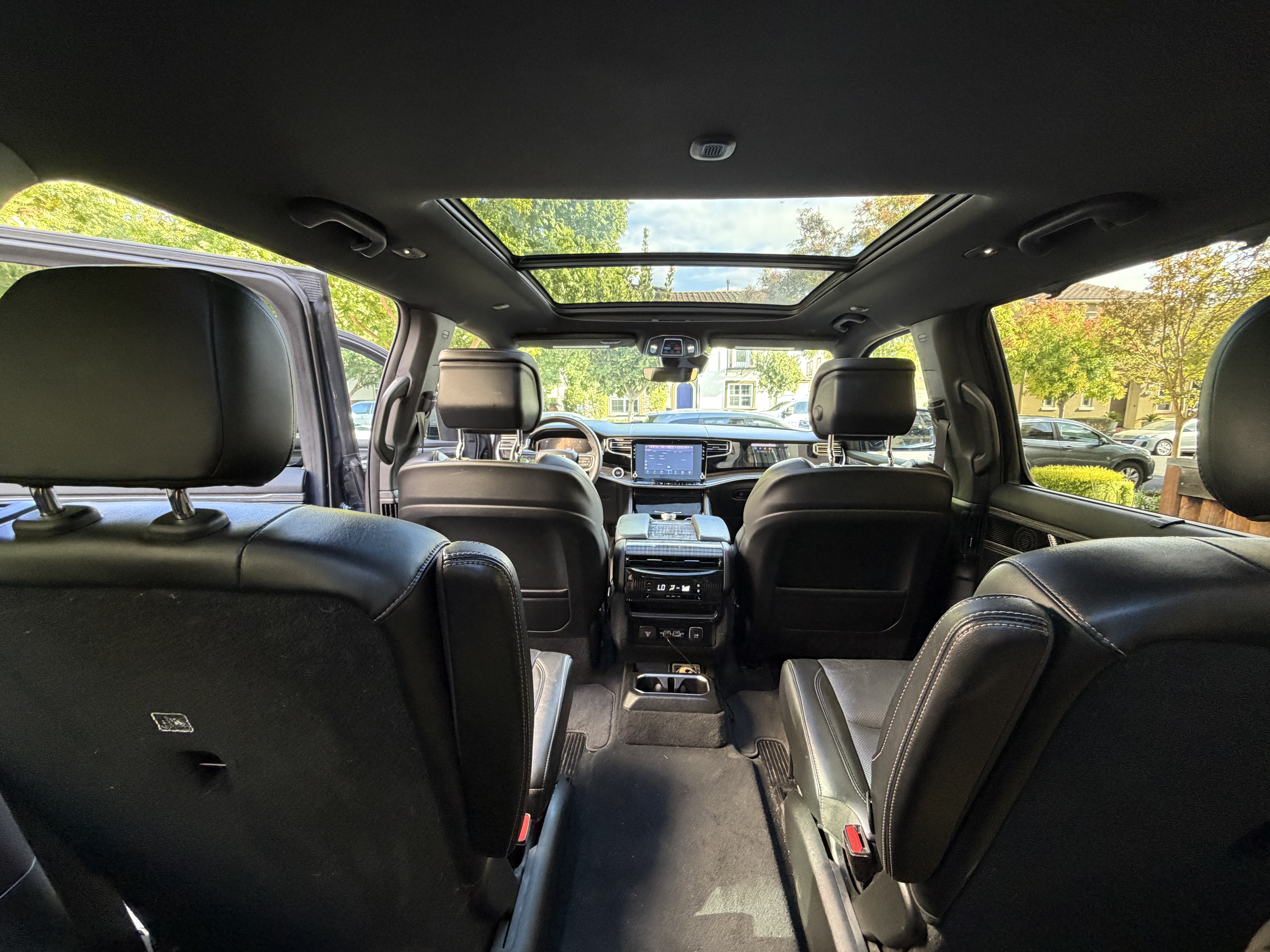 Used 2022 Jeep Wagoneer Series III w/ Premium Group I AWD/4WD image 19