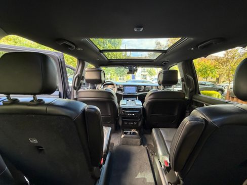 Used 2022 Jeep Wagoneer Series III w/ Premium Group I AWD/4WD image 19