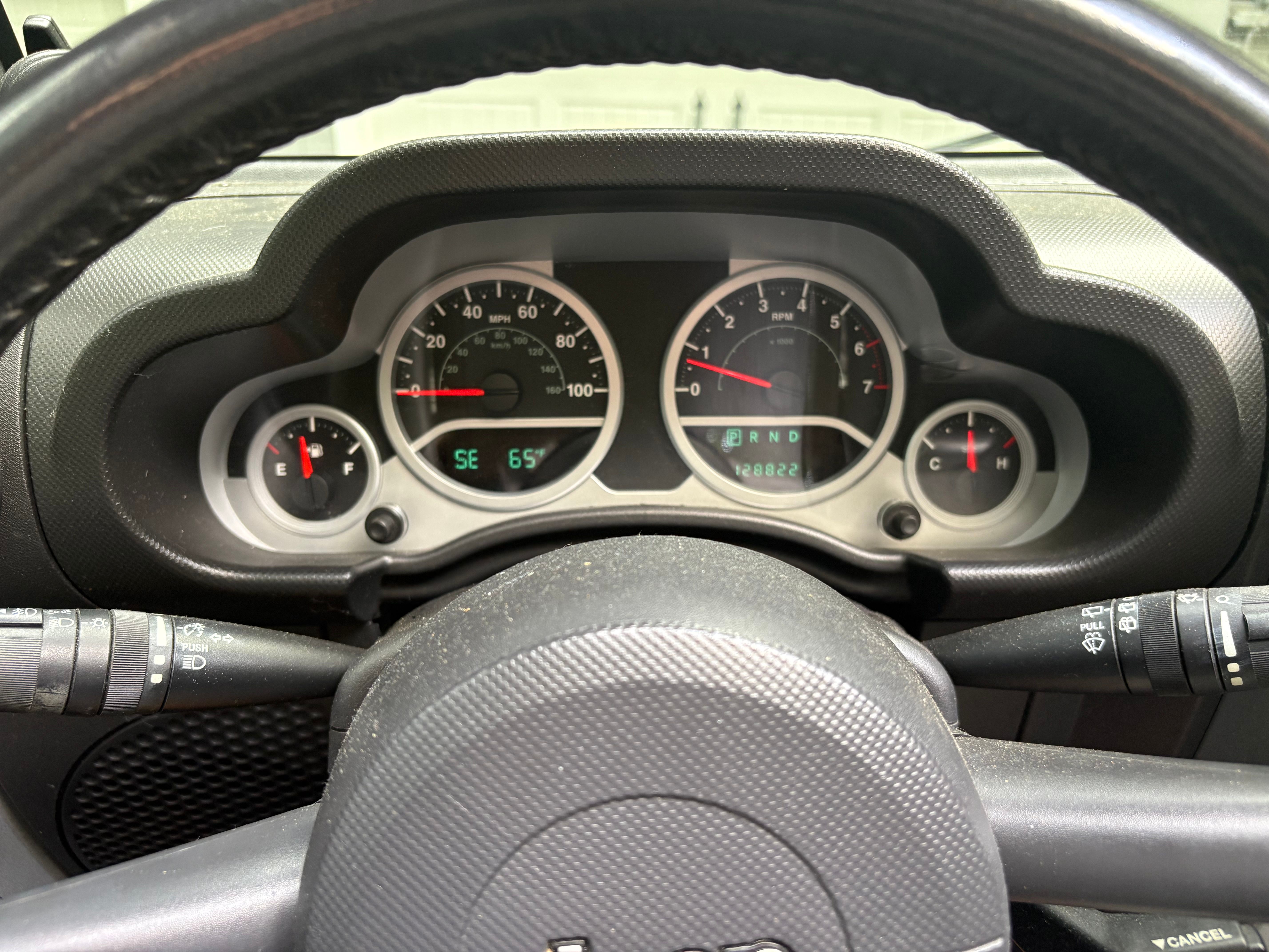 Used 2007 Jeep Wrangler Unlimited Sahara w/ Dual Top Group AWD/4WD image 9