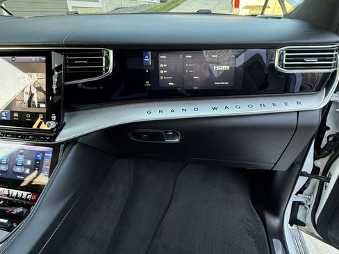 Used 2023 Jeep Grand Wagoneer L Series II w/ Premium Group II image 26