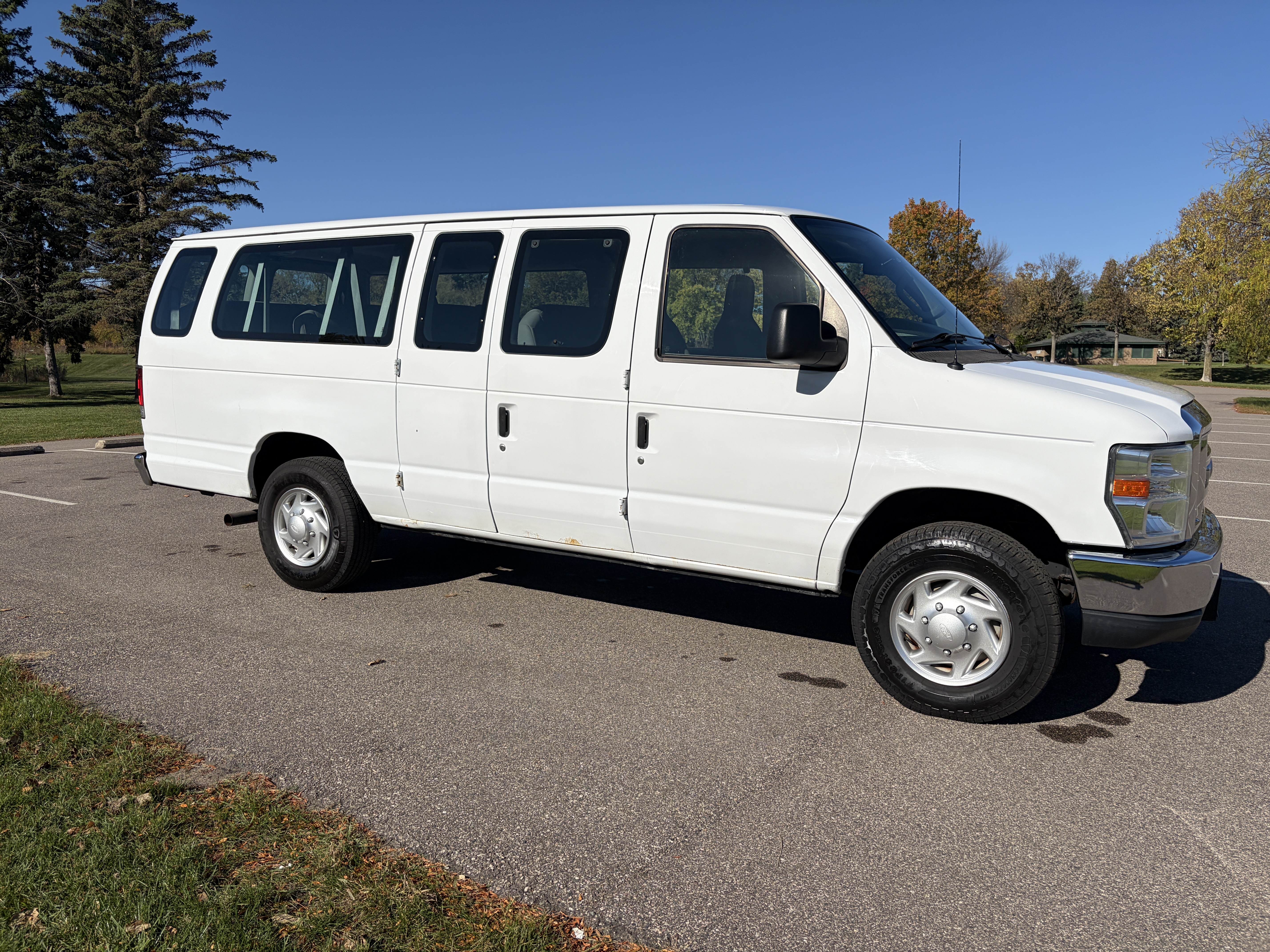 Used 2012 Ford E-350 and Econoline 350 XLT RWD image 9