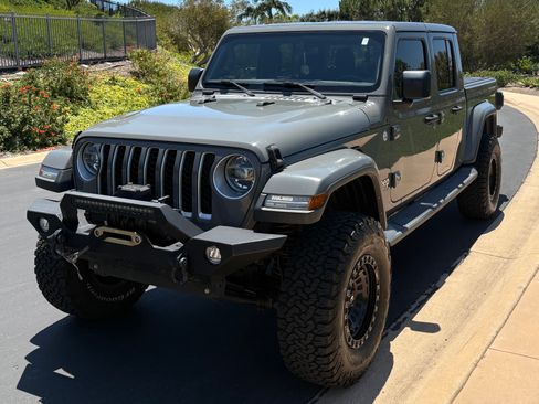 Used 2021 Jeep Gladiator Overland w/ Popular Equipment Package AWD/4WD image 2