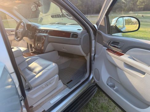 Used 2010 Chevrolet Tahoe LTZ image 15