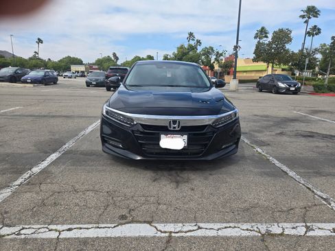 Used 2018 Honda Accord Touring image 6