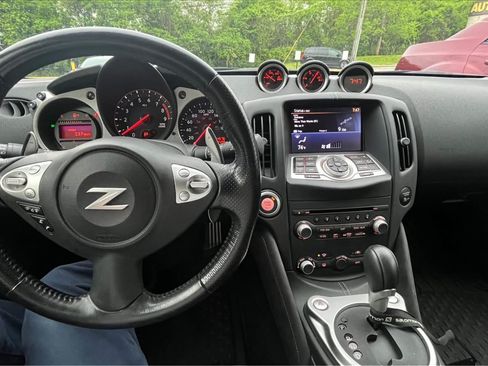 Used 2017 Nissan 370Z Touring Sport image 9