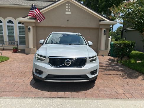 Used 2020 Volvo XC40 T5 Momentum AWD/4WD image 2