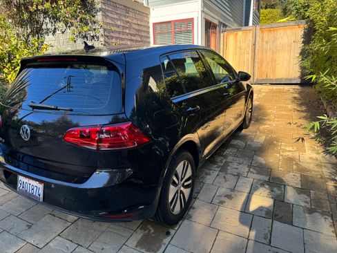 Used 2016 Volkswagen e-Golf SEL Premium image 4